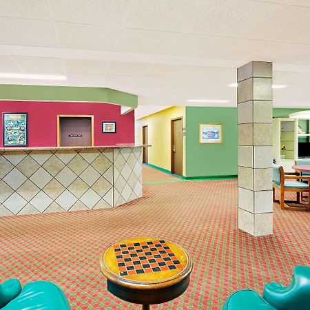 Super 8 By Wyndham Sturgeon Bay Hotel Buitenkant foto