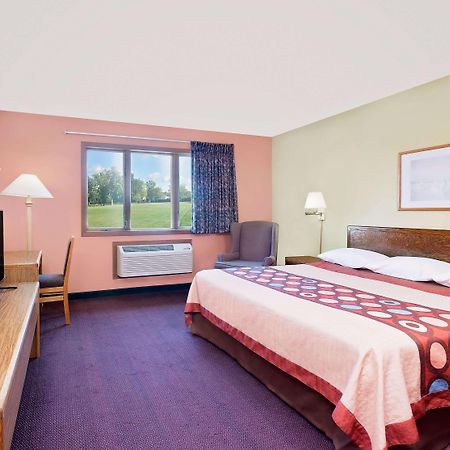 Super 8 By Wyndham Sturgeon Bay Hotel Buitenkant foto