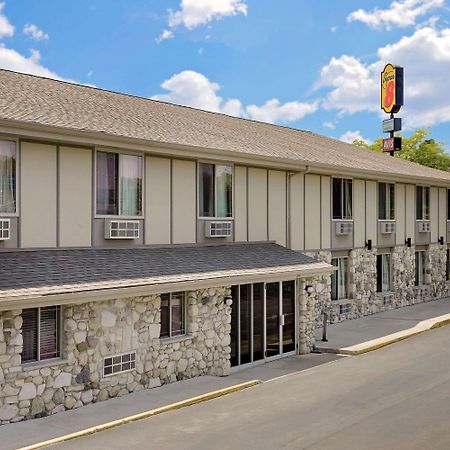 Super 8 By Wyndham Sturgeon Bay Hotel Buitenkant foto