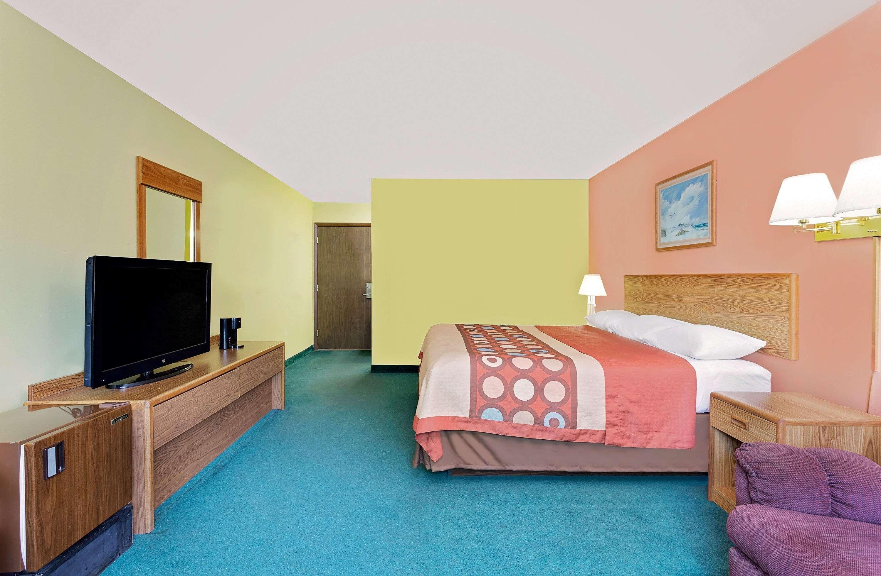 Super 8 By Wyndham Sturgeon Bay Hotel Buitenkant foto