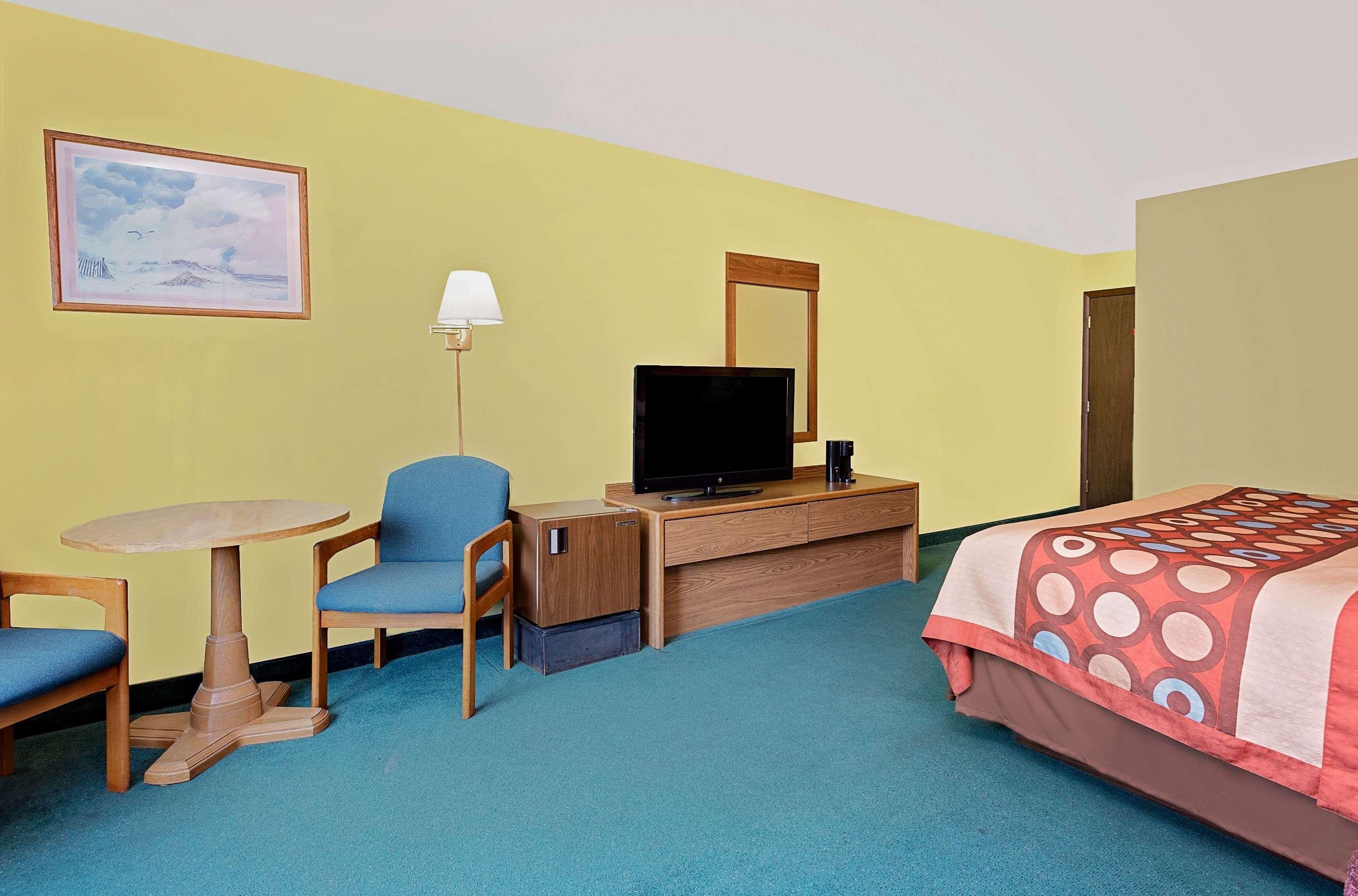 Super 8 By Wyndham Sturgeon Bay Hotel Buitenkant foto