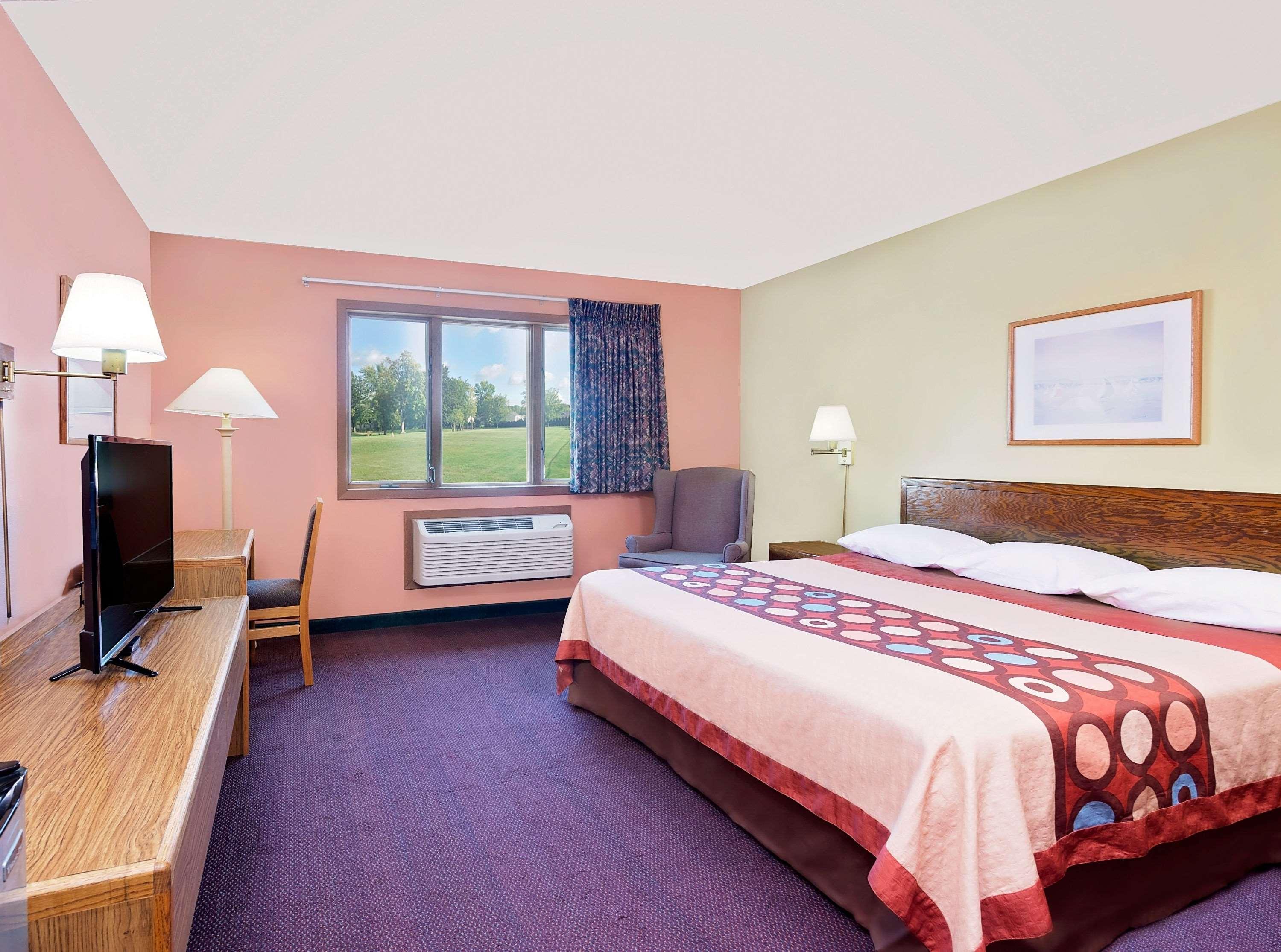 Super 8 By Wyndham Sturgeon Bay Hotel Buitenkant foto
