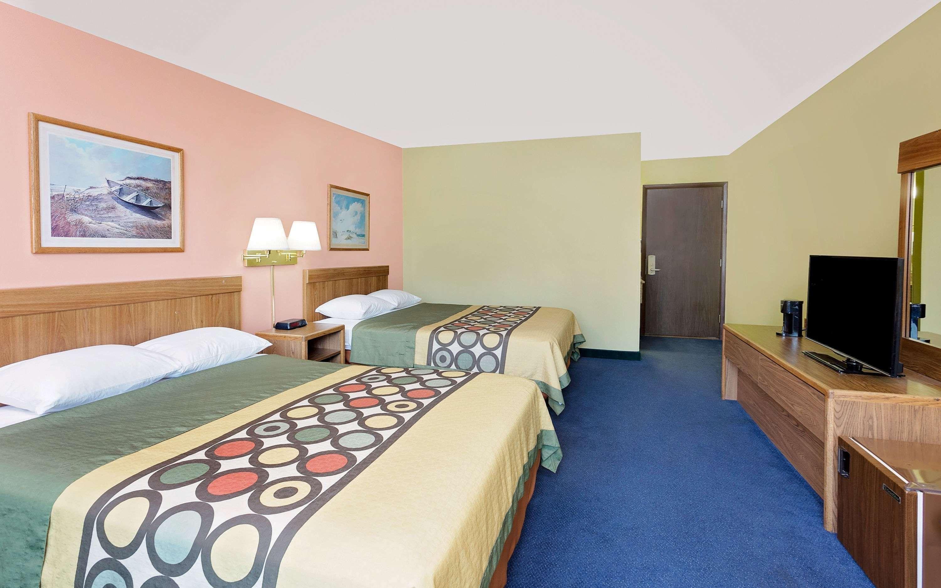 Super 8 By Wyndham Sturgeon Bay Hotel Buitenkant foto