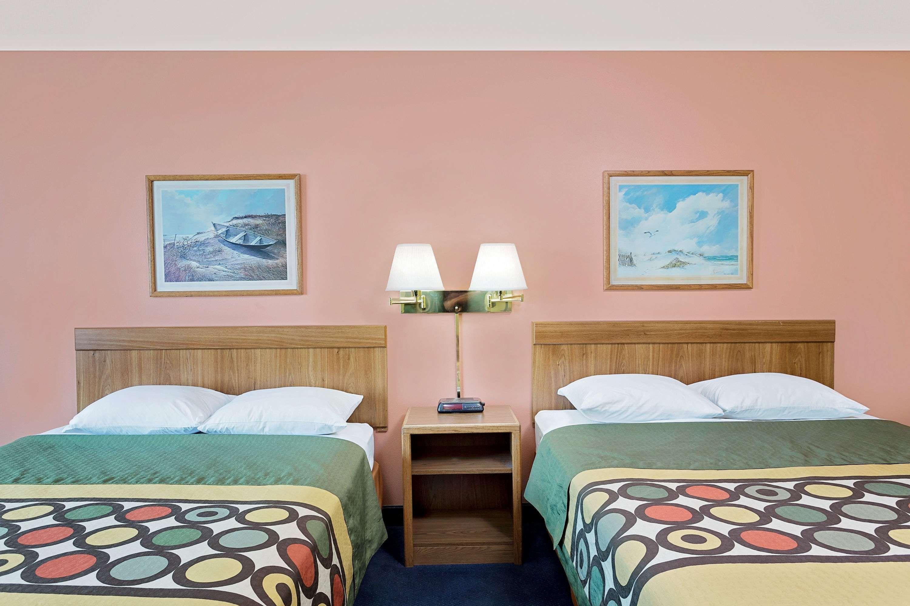 Super 8 By Wyndham Sturgeon Bay Hotel Buitenkant foto