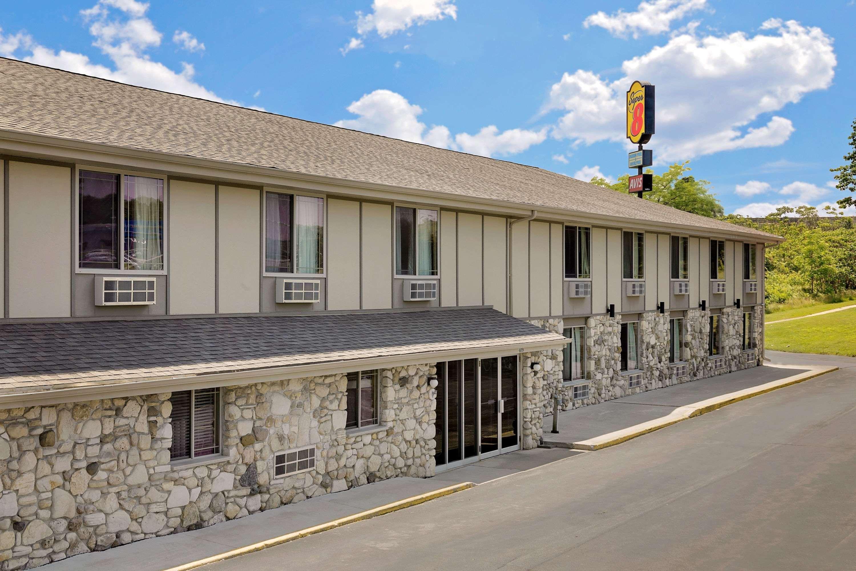 Super 8 By Wyndham Sturgeon Bay Hotel Buitenkant foto
