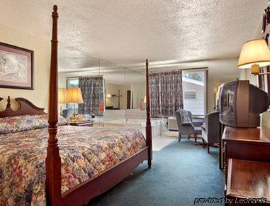 Super 8 By Wyndham Sturgeon Bay Hotel Kamer foto
